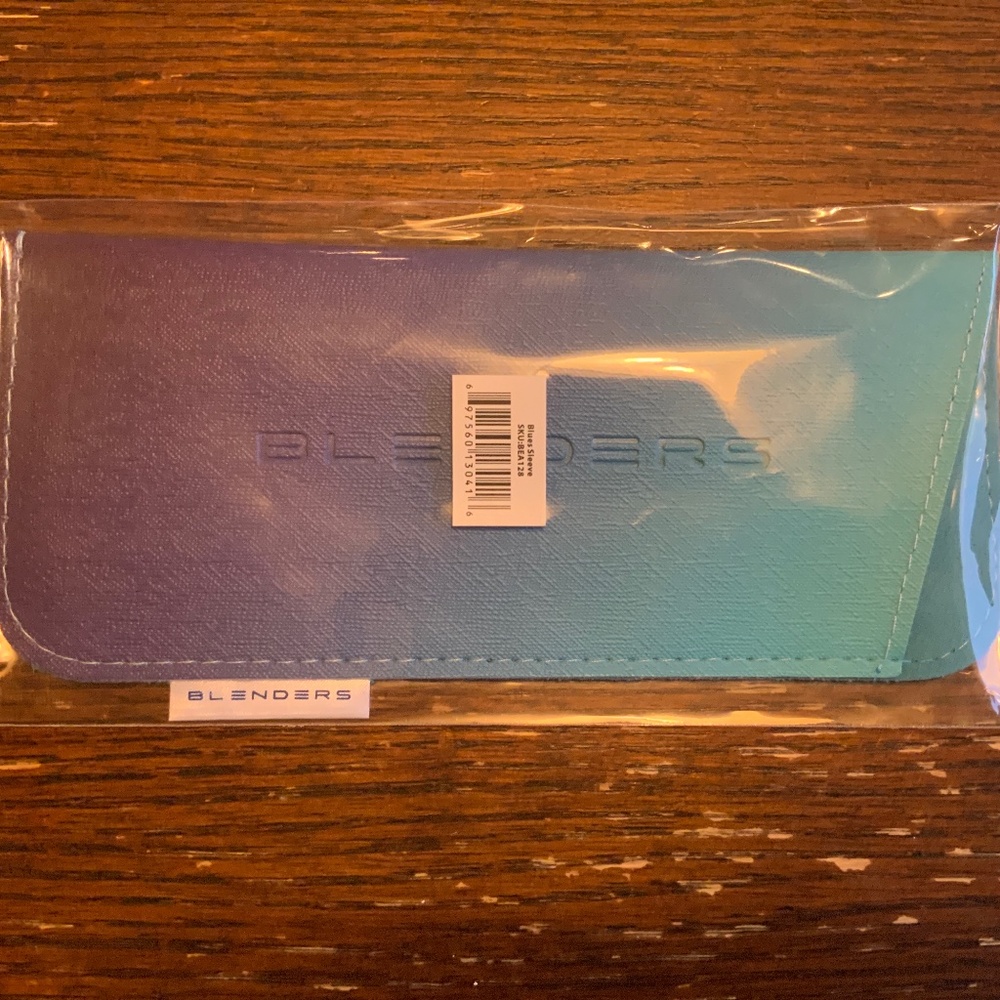 Blenders Purple/Blue Gradient Sunglasses Sleeve Brand New